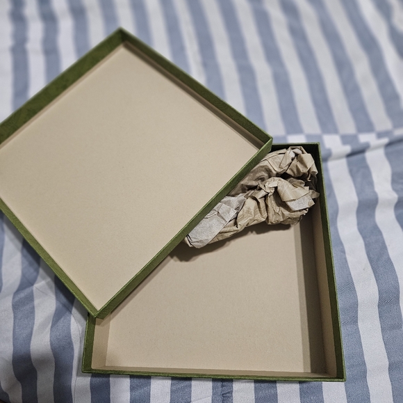 Empty Gucci Box - Picture 2 of 5